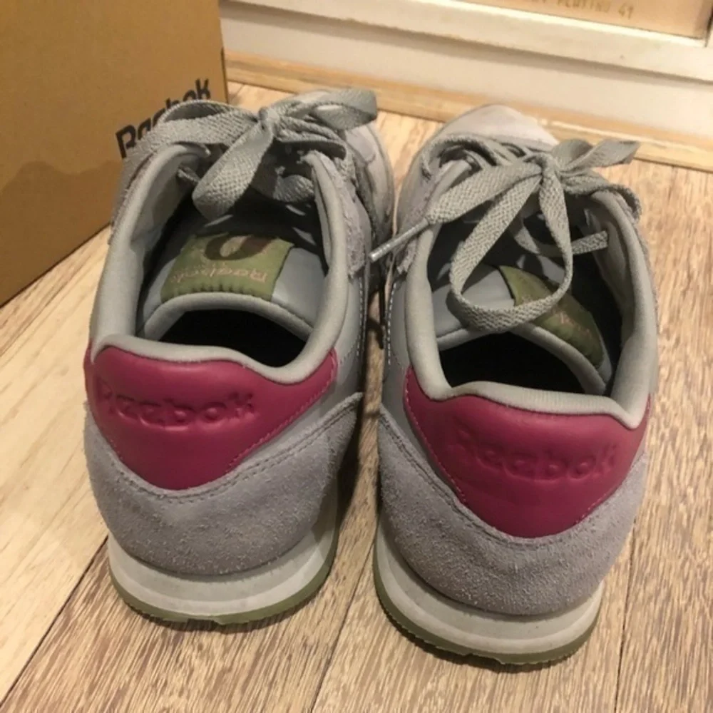 Reebok UNISEX Classic Sneaker Size 11 Like New